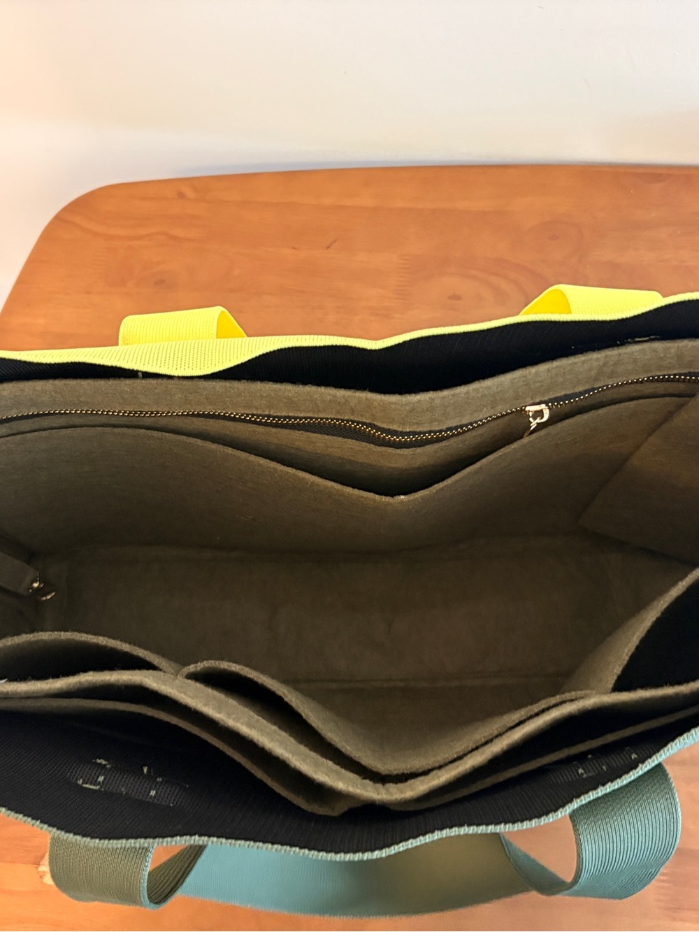 Curves Two Tone Knit Tote (Olive/Lime) (with custom bag insert) - Picture 6 of 10